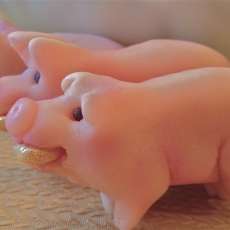 Marzipan pigs-good luck marzipan piggies-