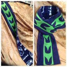 Seahawk scarf with "feathers"