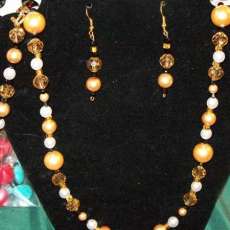 Awesome Gold and Crystal Necklace Set (3)