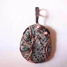 100% NATURAL BLACK SPECKLED IN GREEN ZOISITE WIRE WRAP pendant