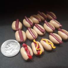 Miniature Hotdogs with optional Ketchup and Mustard 1:12