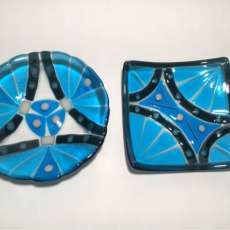 set of 2 fused glass plates Blue Carriage Wheels