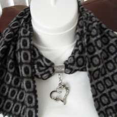 BLACK AND GREY WINTER SCARF / HEART PENDANT