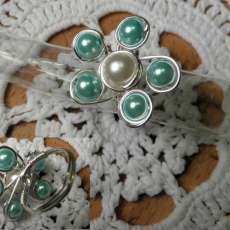 Pearl and aqua pearl wire ring