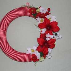 Candy Cane Yarn-wrapped Wreath